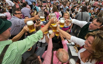 德国的啤酒节在( 